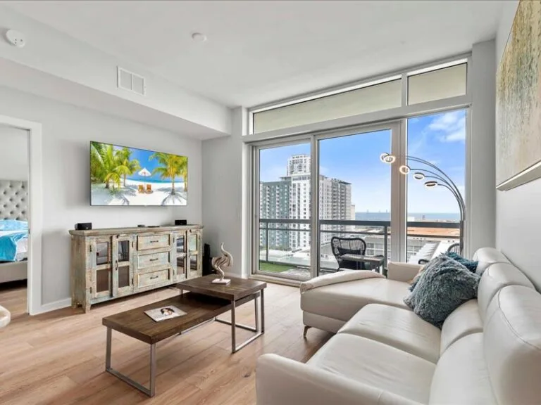 LEASED – 400 4th Ave South. St. Petersburg, FL